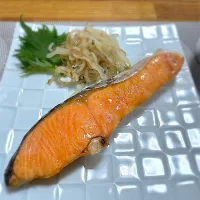 焼き鮭×もやしの梅昆布茶ナムル|morimi32さん