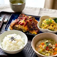 豚肉のピカタ、具沢山コンソメスープ、とうもろこしとキャベツのサラダ、ご飯|caoさん