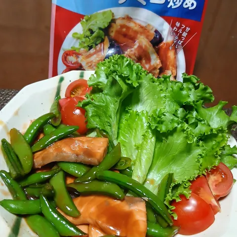 「メインディップ 豚バラなすのバルサミコ炒め」を使ってみたSnapdishの料理・レシピ写真:サーモンとスナップえんどうのバルサミコ炒め🎶