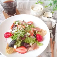 ガレット ～苺と生ハムのサラダのせ