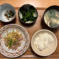 ブラウンマッシュルームのお味噌汁、ピーマンとわかめのきんぴら、カニカマ入りもずく、豚バラともやしと太ネギ炒め|ゆきさん