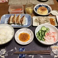 ご飯、焼き餃子、焼売、酢の物、辛子明太子、沢庵、納豆、烏龍茶、手作りマグカッププリン(夕飯)|enarinさん