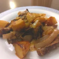 ラムチョップとジャガイモ、タマネギの炒めもの😊| Mitsuhiro.Sさん