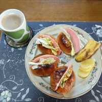 レーズンロールパントーストサンドイッチ、沢庵、ホットコーヒー、バナナ(朝ご飯)|enarinさん