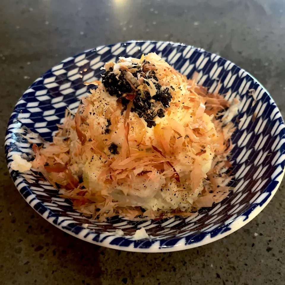 いぶりがっこと黒とびっ子のトロたまポテサラ|T. Wonderさん