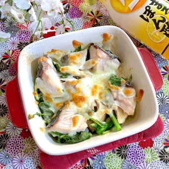 Snapdishの人気料理写真:ぶり🐟と春野菜のチーズ蒸し焼き🧀