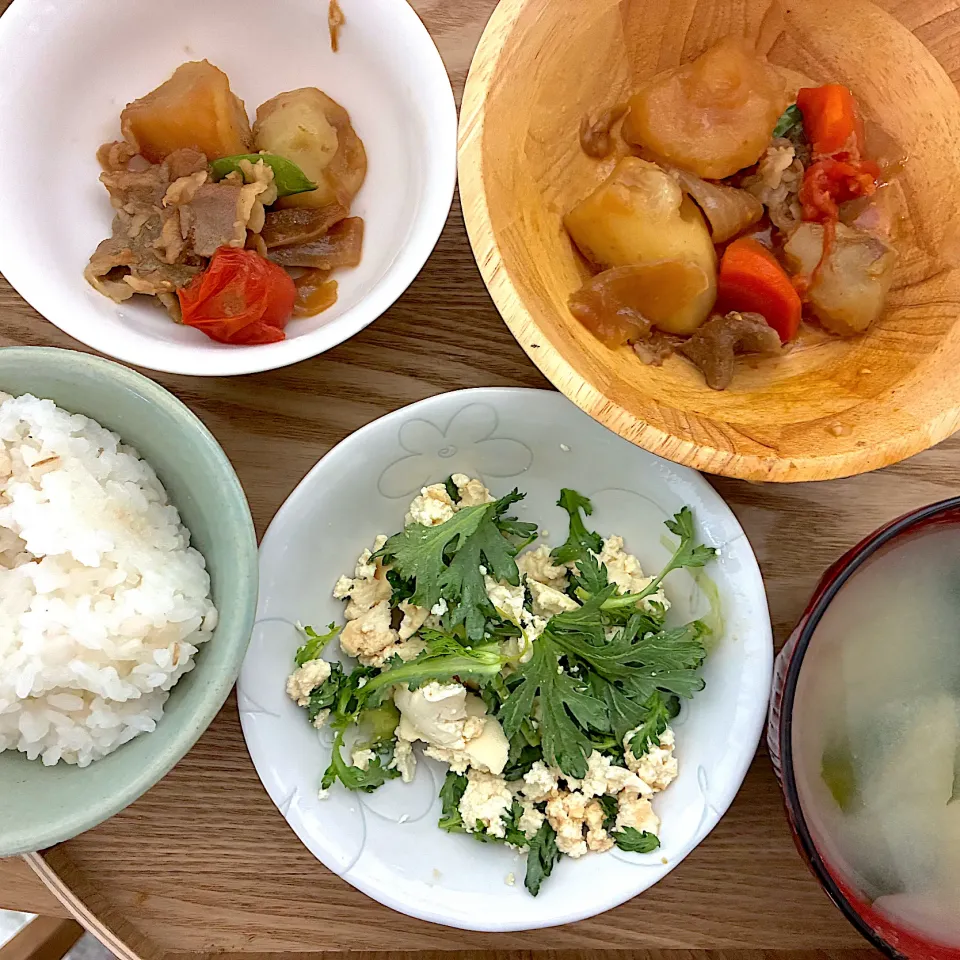 肉じゃがにトマトを入れたらめっちゃうまい|みゆさん