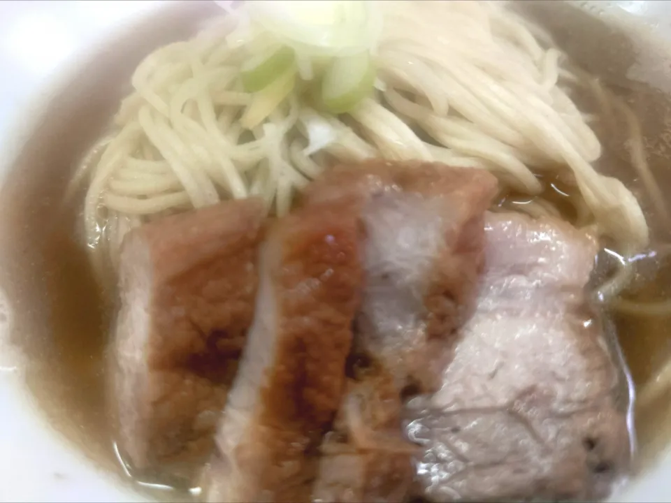 【2026年2月店主逝去により息子が
継承】 
【TRY ラーメン大賞2022-2023 
名店部門 にぼし優秀店】 
【秋田角館の本店は1988年創業】 
中華そば 伊藤 
肉そば (850円) 
@王子神谷13分
 (JR東十条駅から徒歩25分) 
26068
〈醤35塩13噌󠄀5タ2出6F2冷0チ2混1つ0担1沖1〉
|大脇さん