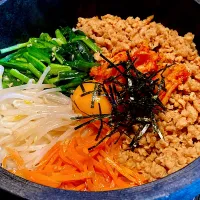 義務投稿①  今日の丼好きランチは                          大豆のお肉で「七色石焼きビビンバ」|mottoさん