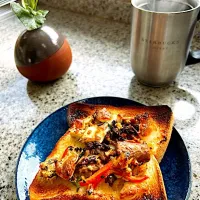 サバ缶卵とじ＋マヨトースト🍞☕️|ヨウコさん