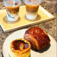 Coffee Break w/ Iced Latte & Pastry (Pain au Chocolat & Egg Tart) 🤤🍫🥧☕|An'leeさん