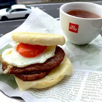 Snapdishの人気料理写真:ぶちうま！ 自家製ソーセージマフィン