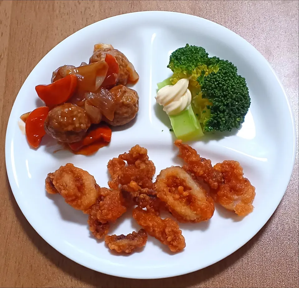 肉団子の甘酢あんかけ、ブロッコリー、イカフライ|ナナさん