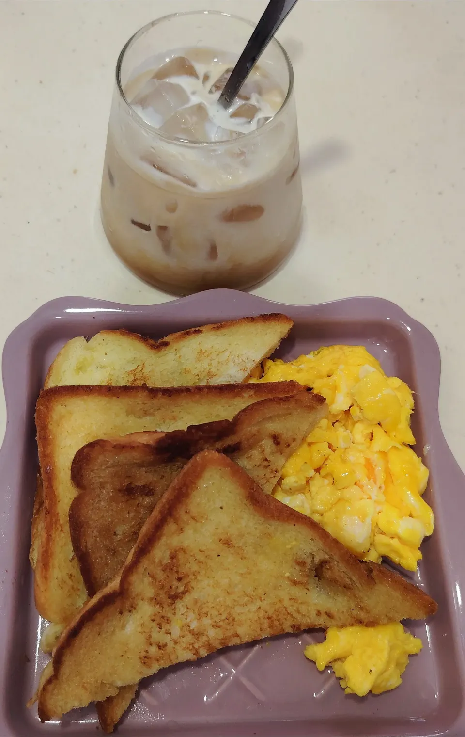 Good morning 🌞☕🍞🍳|🍒lynnlicious🍒さん