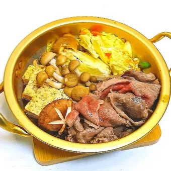 Snapdishの人気料理写真:【これは美味しい！🎯】ブリスケすき焼きと背徳の〆うどん😋