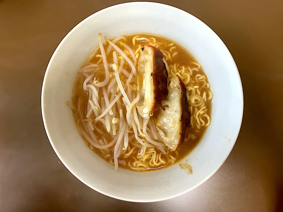 イオンBP 味噌ラーメン(餃子入)|ばーさんさん