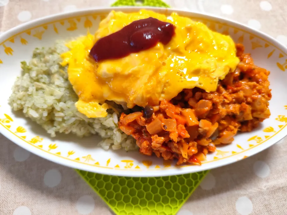 これはオムライスじゃないと言われたけどこんなオムライスもいいよね!(大豆のお肉ミンチ使用ミートソース風味)|m.rafuさん