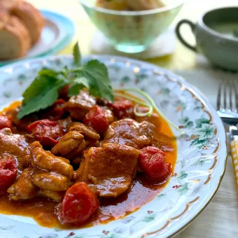 Snapdishの人気料理写真:メインディップで鶏ももトマトのタンドリー