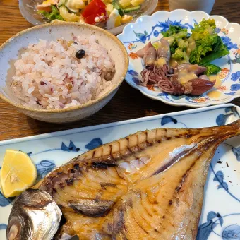 Snapdishの人気料理写真:古道歩きの晩御飯は鯵の干物🐟️定食です