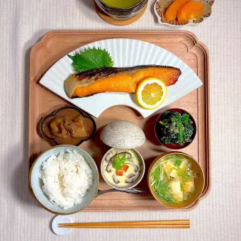 Snapdishの人気料理写真:鮭の西京焼きの献立