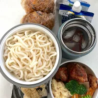 鶏唐揚げ
ポテトサラダ
卵焼き
ブロッコリー
枝豆
うどん(麺つゆ・揚げ玉・海苔)
補食：🍙(ビビンバ)×2・エナジーゼリー×2|ayumomさん