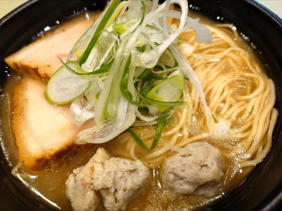 【3/13~3/15のイベント出展 
from 新宿三丁目】 
らーめん五ノ神製作所 
山女塩ラーメン
@新宿住友ビル三角広場
26070
〈醤36塩14噌󠄀5タ2出6F2冷0チ2混1つ0担1沖1〉|大脇さん