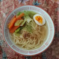 味噌󠄀ラーメン　汁はウェイパー、適量の味噌󠄀、砂糖|はやとさん