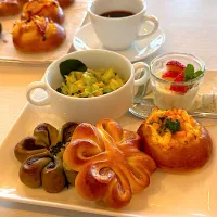 焼きたてパンでランチプレート♪