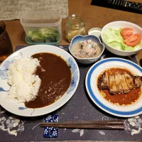 カレーライス、ポークソテー、鯖の水煮の缶詰、野沢菜漬け、サラダ、沢庵、烏龍茶(夕飯)|enarinさん