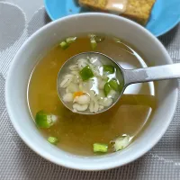 茹でもち麦入り麹野菜スープ（新玉ねぎ麹）|morimi32さん