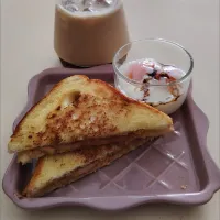 Good morning breakfast Eggs Peanut butter butter toasts iced latte 😋😘🌞❤️|🍒lynnlicious🍒さん