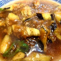 【裏メニュー】
【1947年創業】 
【現在、昼営業のみ】 
中華料理 登喜和 
なす炒めラーメン (950円)
―麺少なめ
@西新宿8分 
(JR新宿駅から徒歩18分)
26071
〈醤37塩14噌󠄀5タ2出6F2冷0チ2混1つ0担1沖1〉