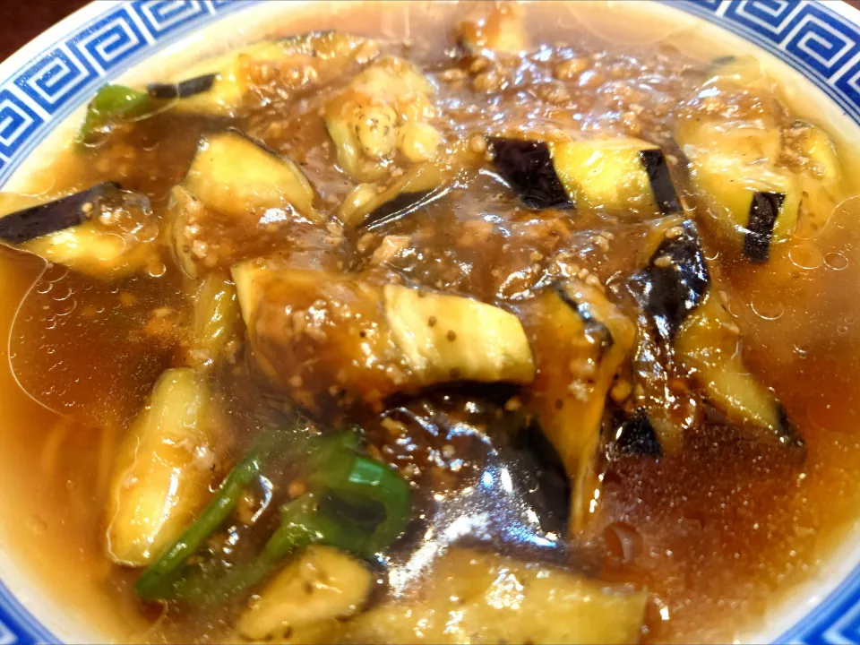 【裏メニュー】
【1947年創業】 
【現在、昼営業のみ】 
中華料理 登喜和 
なす炒めラーメン (950円)
―麺少なめ
@西新宿8分 
(JR新宿駅から徒歩18分)
26071
〈醤37塩14噌󠄀5タ2出6F2冷0チ2混1つ0担1沖1〉|大脇さん