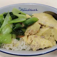 Simple lunch 😋 minced pork eggs stirfry garlic veggies with🍚😍|🍒lynnlicious🍒さん
