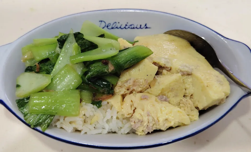 Simple lunch 😋 minced pork eggs stirfry garlic veggies with🍚😍|🍒lynnlicious🍒さん