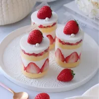 『ミガキイチゴ』のグラスショートケーキ🥂|moeさん