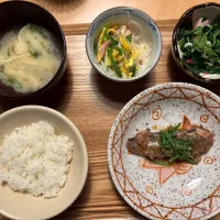いわしの糠炊き、ほうれん草とカニカマのおひたし、味噌汁、春雨サラダ|ゆきさん