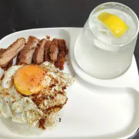 Dinner🍚Pork chop fried egg rice with lemon water 🍋🥤|🍒lynnlicious🍒さん