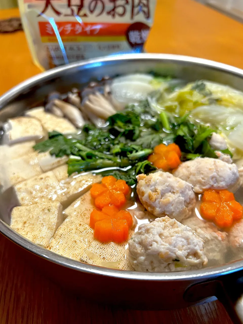 大豆のお肉ミンチで鶏つくね鍋|むぎこさん