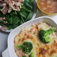 ☆夕飯☆シーフードドリア、ほうれん草サラダ、ミネストローネ| ｼｮｺﾗさん