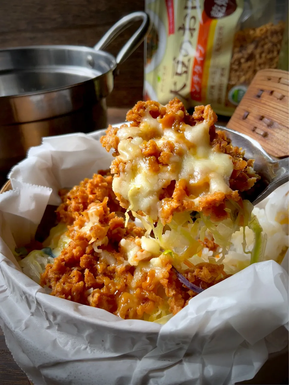 蒸籠で大豆のお肉ミンチタイプ乗っけチーズ乗せ蒸籠丼|9421beruさん