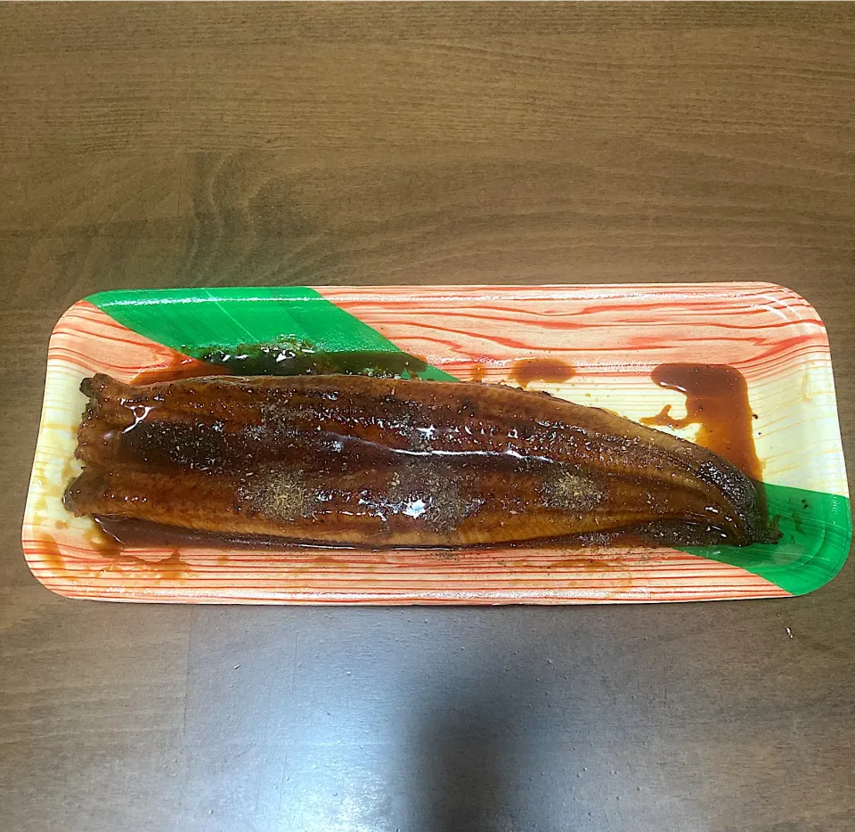 今日の晩ご飯③  それではあまりの安さ（399円）に「サノヤ」さんで衝動買いしてしまったこの鰻の蒲焼きでしょうか？・・・違います。|なびさん