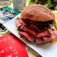 ナオミちゃん直伝のローストビーフからのロービーバーガー🍔