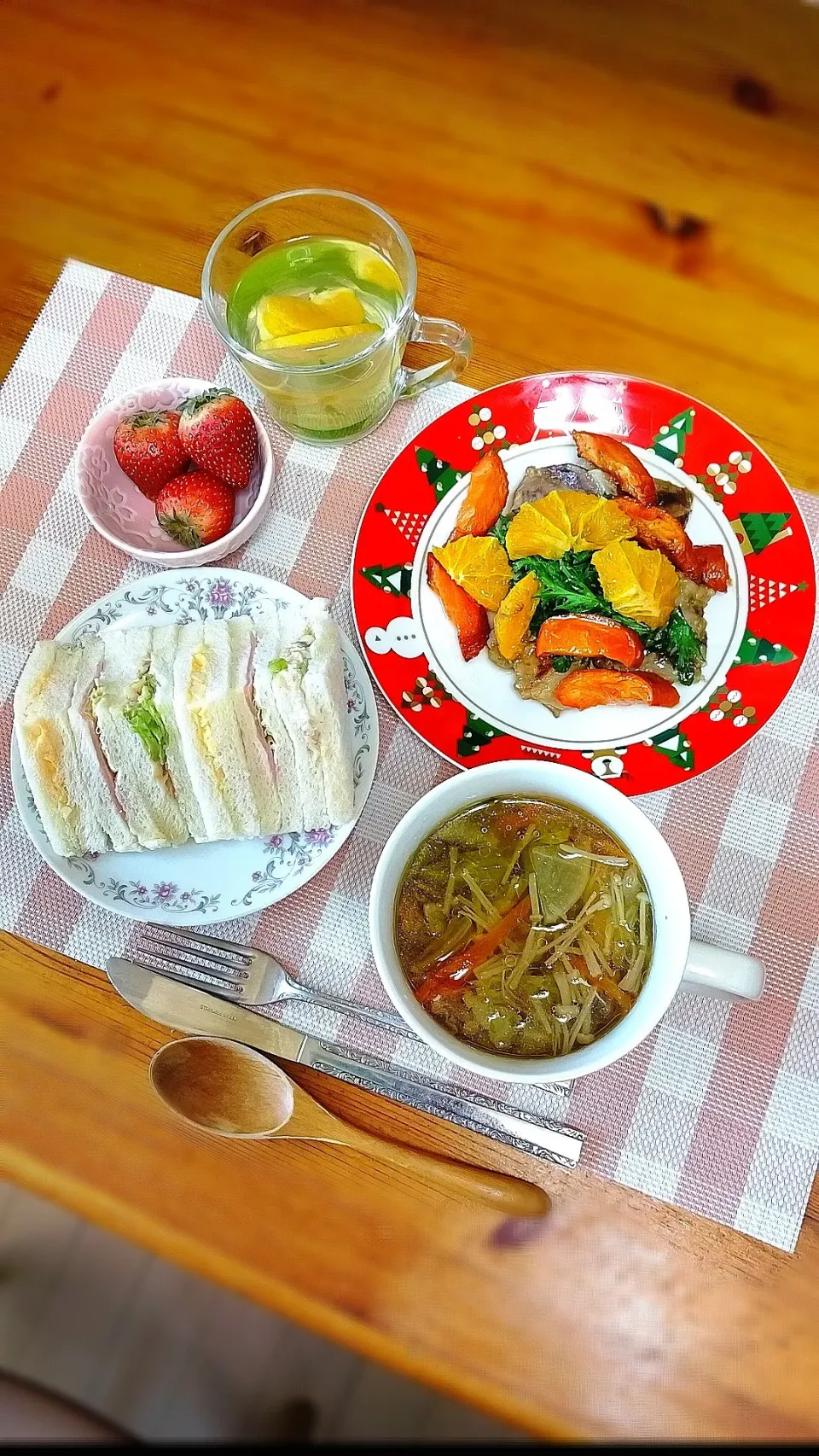 先日のスペアリブのオレンジ焼き🍊のランチの様な晩御飯🍽️🍹|まゆめろさん