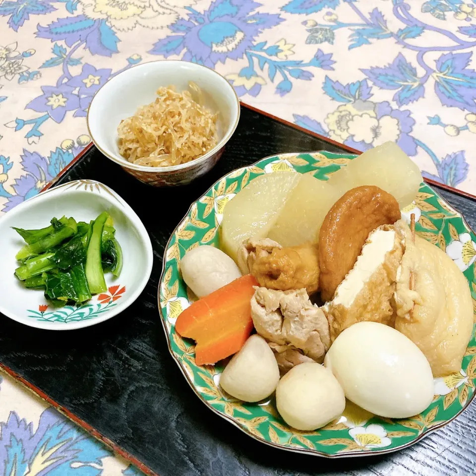 grandmaの晩ごはん☆ 今夜は寒いから､おでんを
巾着餅が美味しいそう…
小松菜のワサビ漬け
切り干し大根と乾燥こんにゃくでキンピラを…|kaoriさん