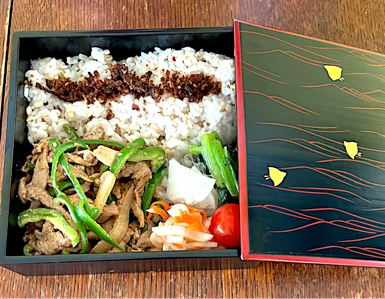 ランチ♯青椒肉絲♯お弁当♯錦松梅|小松菜さん