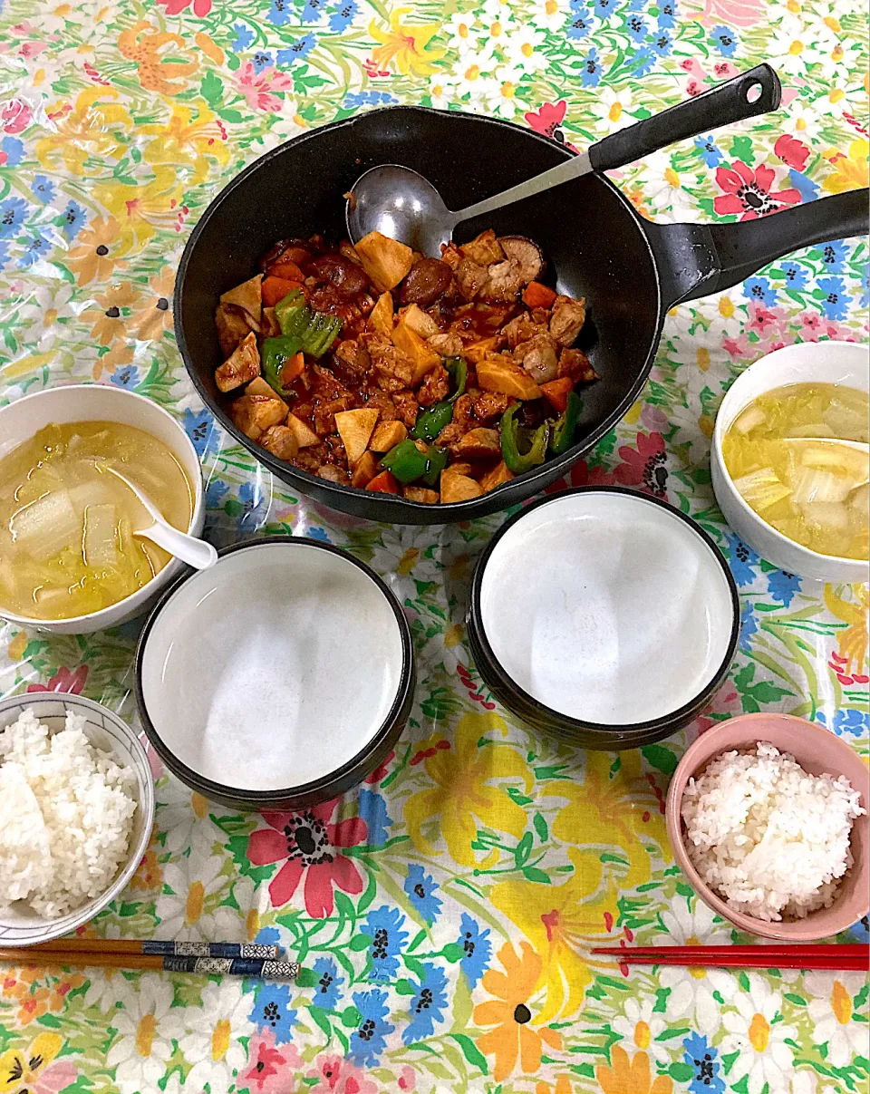 今日の晩ご飯　酢豚＆白菜の中華スープ byはやと　この三連休は藤沢のはやとのところで過ごします。先ほどはやとの家に帰ってきました。今日の晩ご飯はぼくのリクエストで酢豚を作ってもらいました。酢豚ははやとの作る料理の中でぼくの好きなベスト５に入っています。今日はノンアルデーなので汁物も欲しくてスープも作ってもらいました。|なびさん