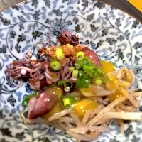 生ホタルイカ茹でてゆかりもやしと辛子酢味噌がけ〜🤗✨💕|てるみさん