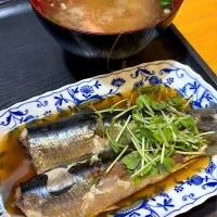 鰯のしょうが煮と甘エビの頭の味噌汁😋💕|てるみさん