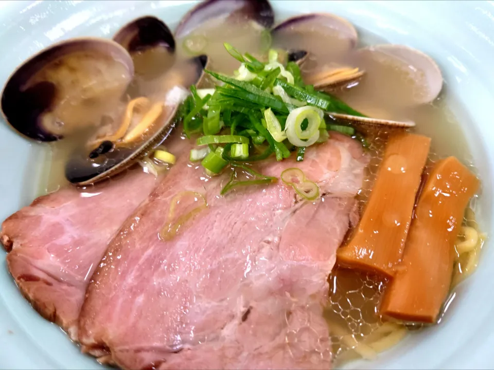 【3/29までの催事出展from
北海道深川市】 
【2013年創業】
ふかがわ らぁめん道場 極
極 あさり塩ラーメン
＠京王百貨店新宿店 大北海道展26075
〈醤38塩16噌󠄀5タ2出6F2冷0チ2混1つ1担1沖1〉|大脇さん